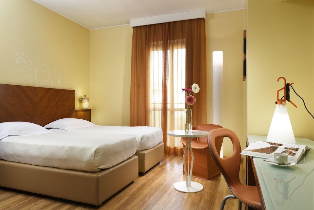 UNAHOTELS Mediterraneo Milano Esterno foto