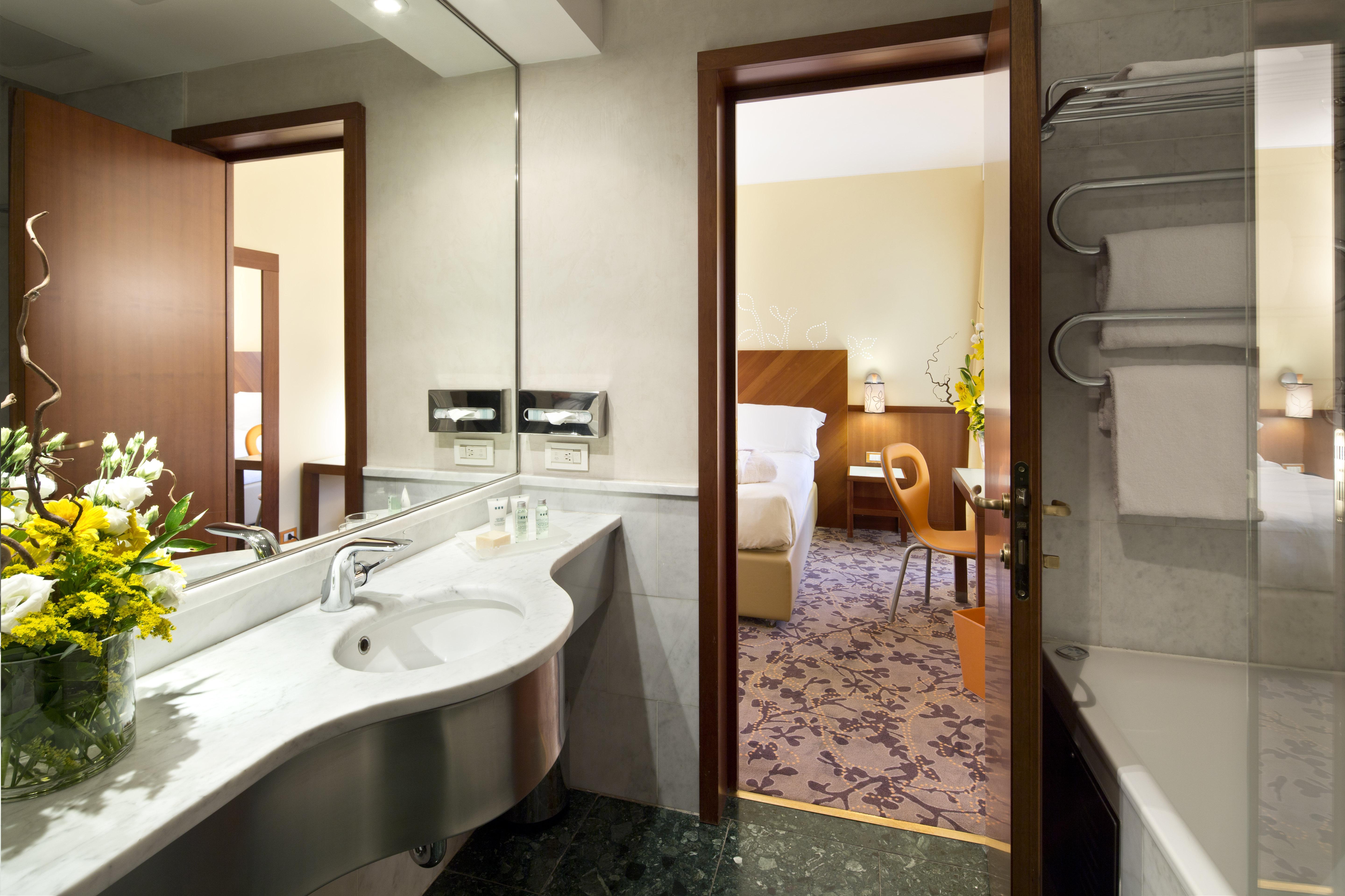 UNAHOTELS Mediterraneo Milano Esterno foto