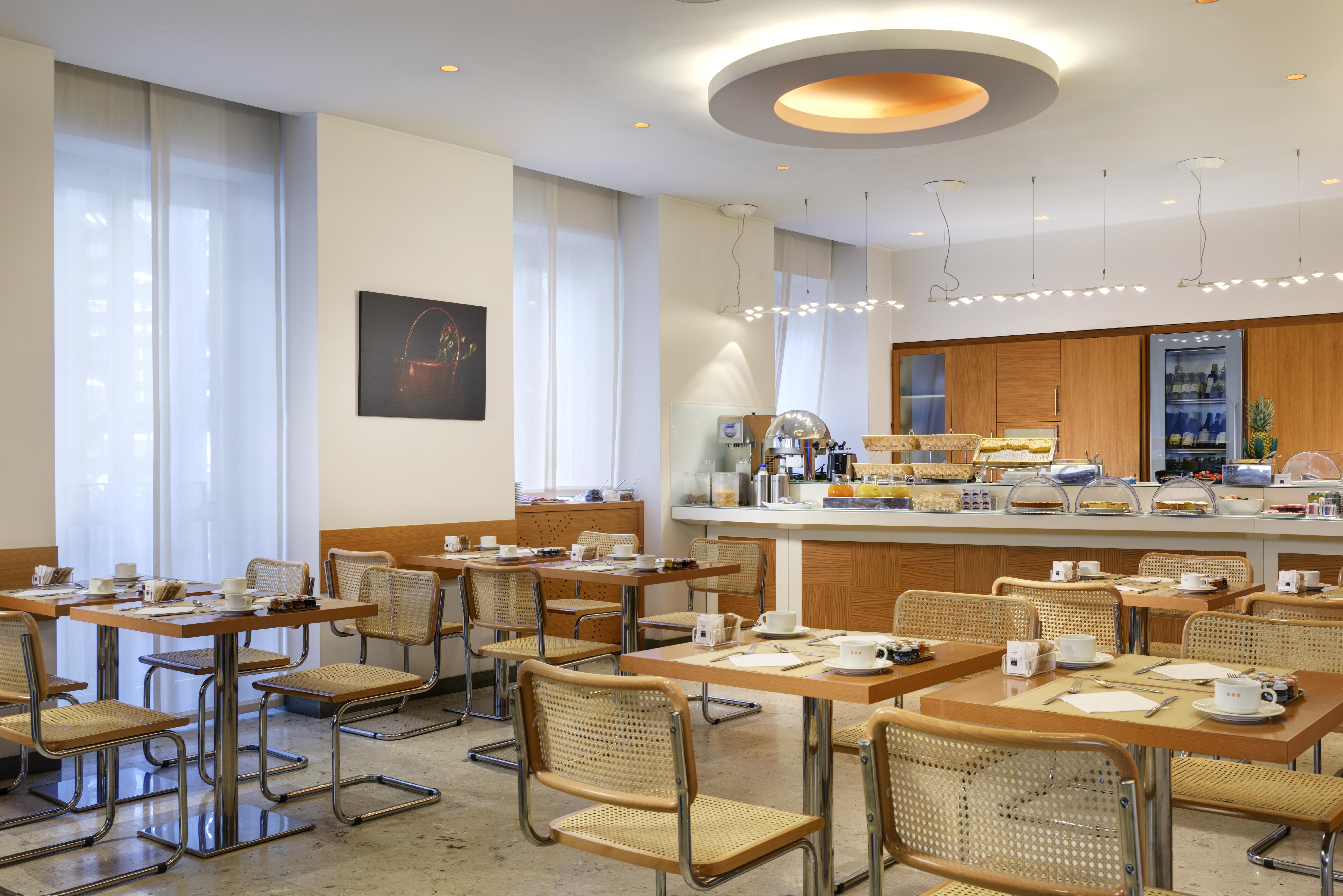 UNAHOTELS Mediterraneo Milano Esterno foto