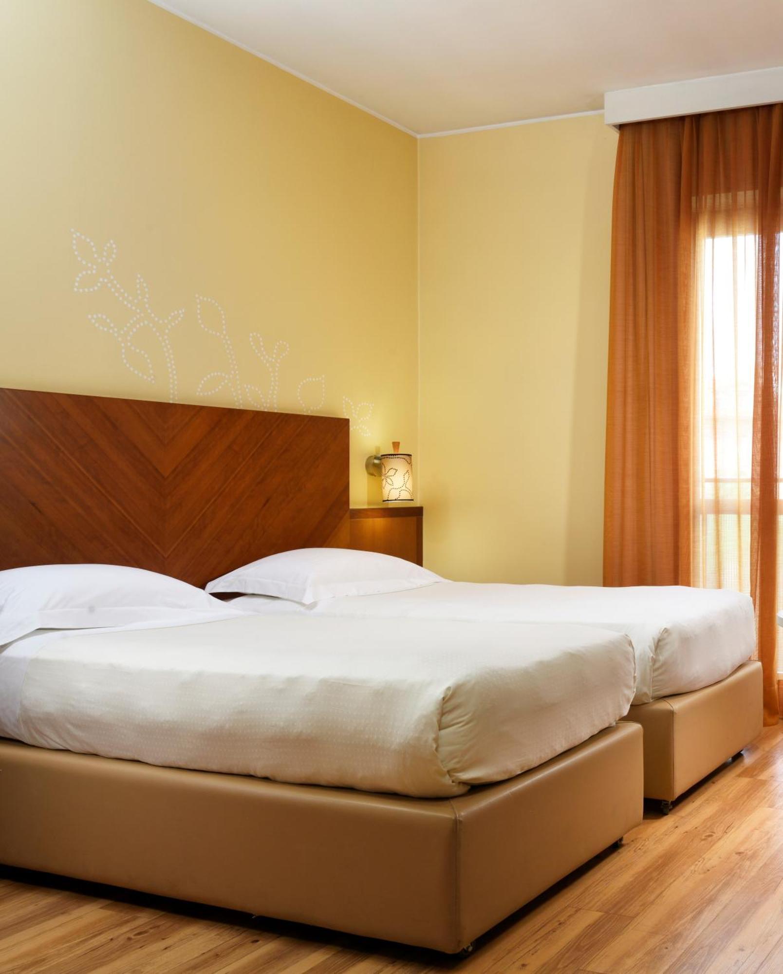 UNAHOTELS Mediterraneo Milano Esterno foto