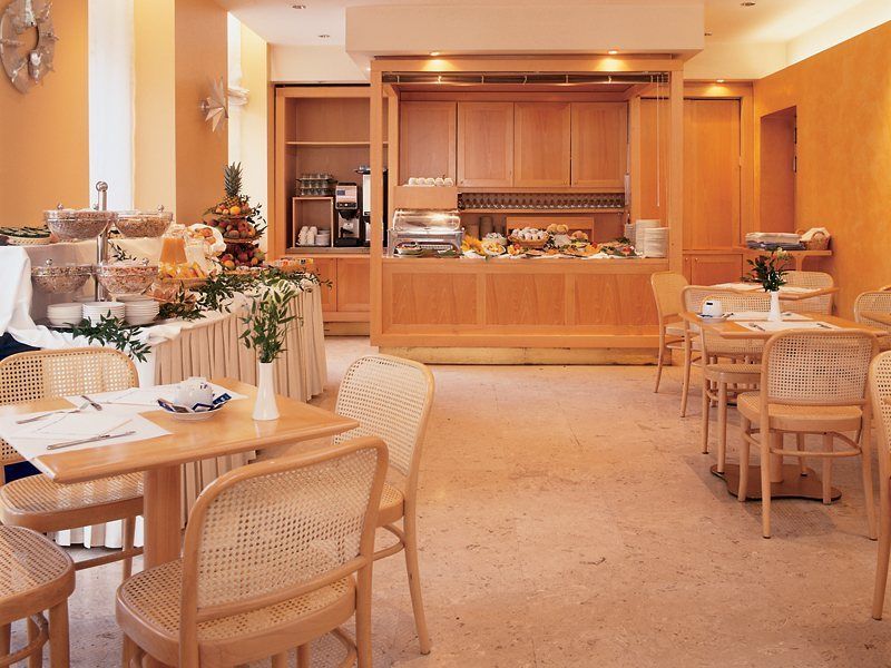 UNAHOTELS Mediterraneo Milano Esterno foto
