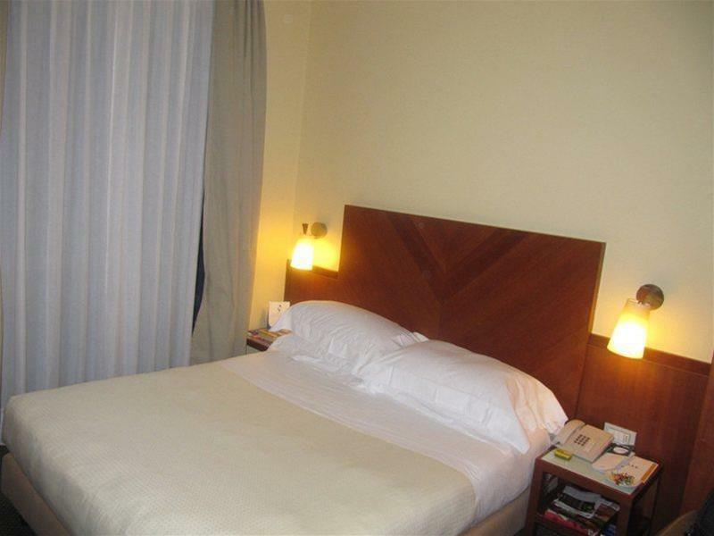 UNAHOTELS Mediterraneo Milano Esterno foto